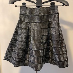 Stunning black and silver H&M skirt 🖤